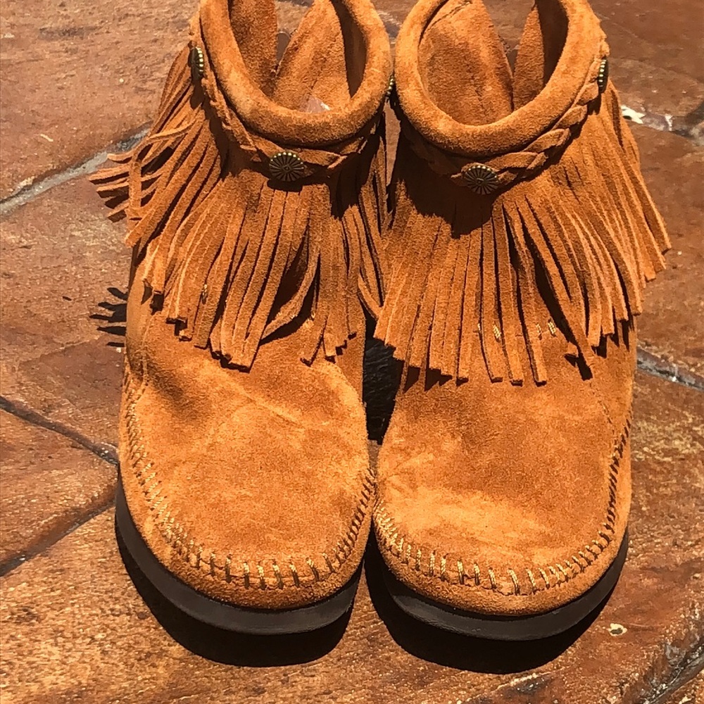 Minnetonka suede moccasins size 7